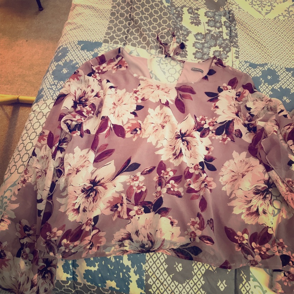 Really nice floral long sleeve top never worn